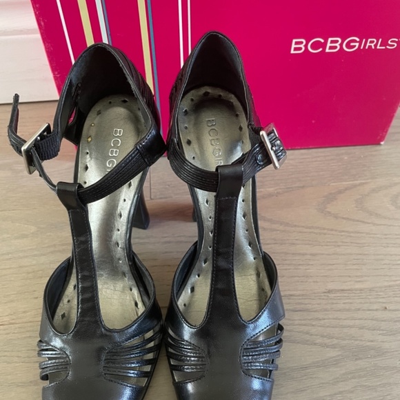 BCBG T-Strap vintage Retro style heels - Picture 4 of 11